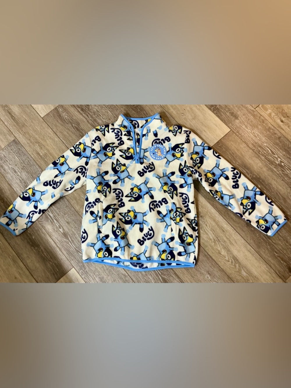 NWOT! Adult Large, Bluey Print Fleece Pullover - Light Blue & White